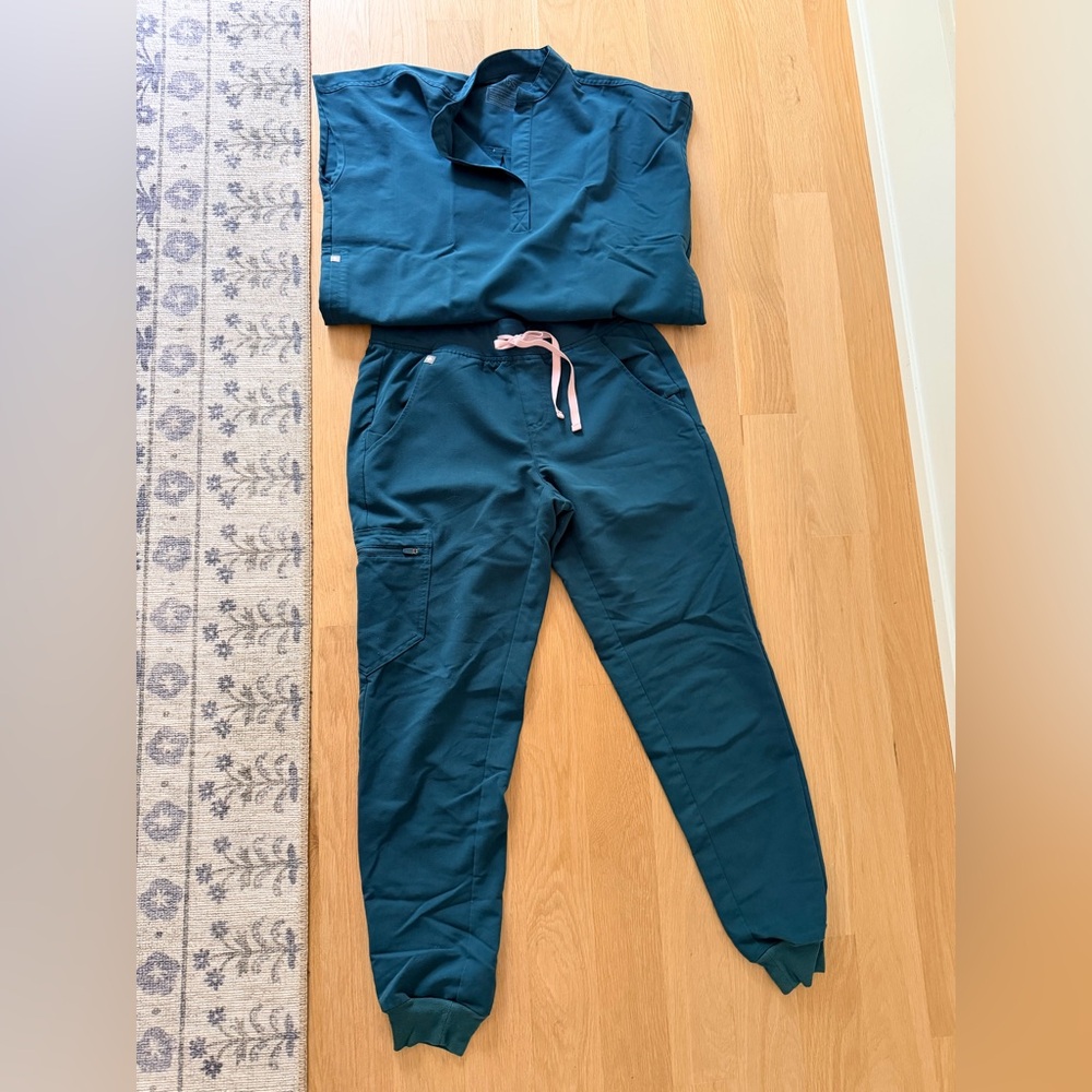 FIGS set, teal, XXS (fits like a small) and S pants